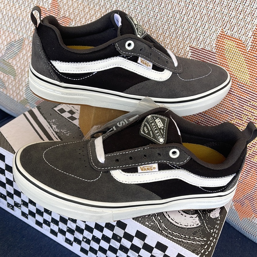 Vans Men’s Kyle Walker
(Twill) Raven
VN0A5JIE87C
Sneakers - athletic shoes - Picture 11 of 16